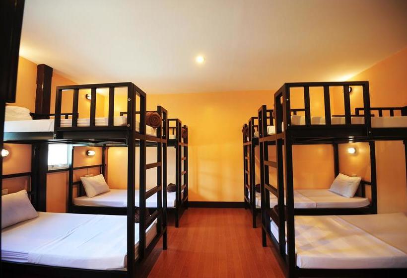 Slinky Hostel @ The Beach