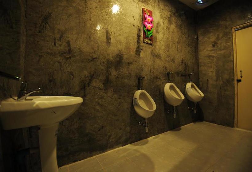 Slinky Hostel @ The Beach