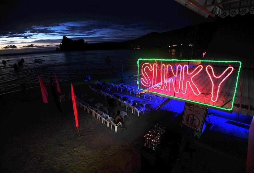 Slinky Hostel @ The Beach