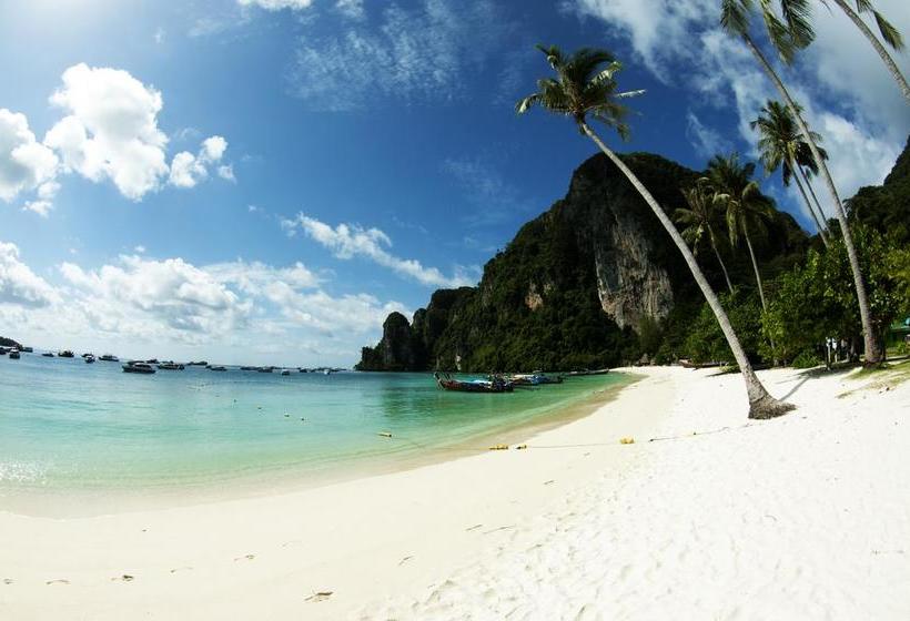 Slinky Hostel @ The Beach