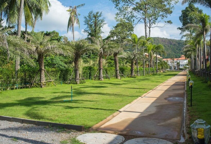 Villa Blanca Hotel & Restaurant