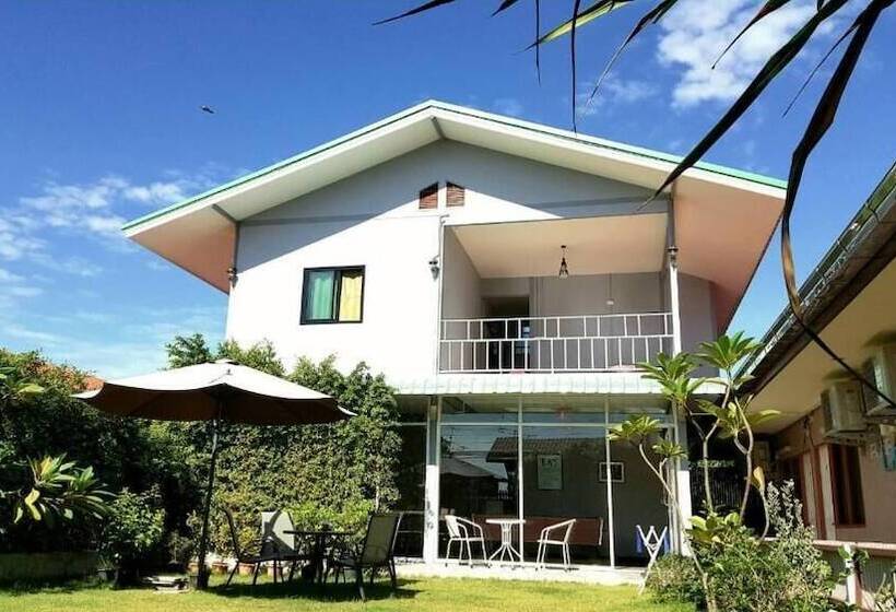 Wanderlust Bangkok Hostel