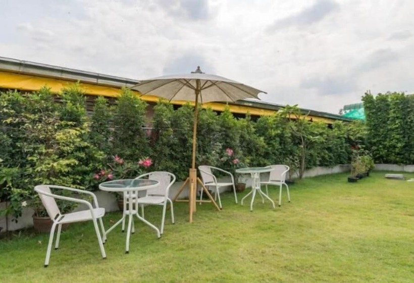 Wanderlust Bangkok Hostel