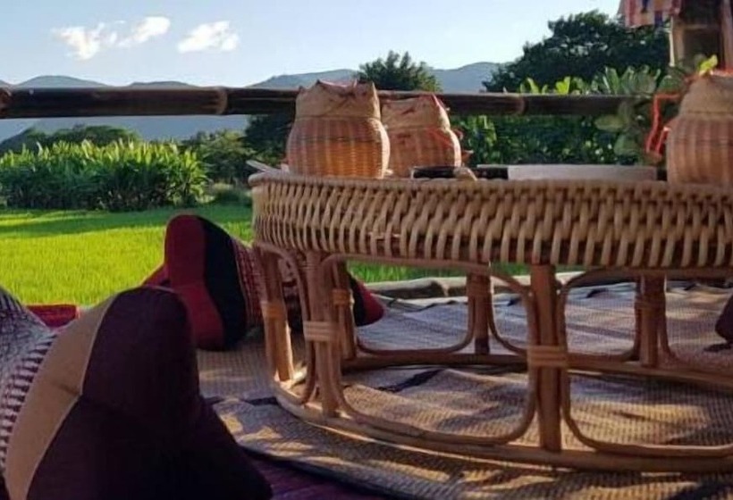 تختخواب و صبحانه Bua Patumma Resort