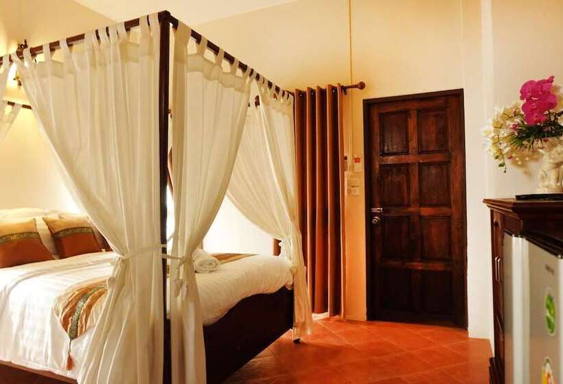 تختخواب و صبحانه Bua Patumma Resort