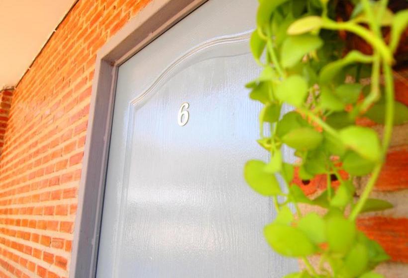 Bed and Breakfast Maesai Holic Lodge