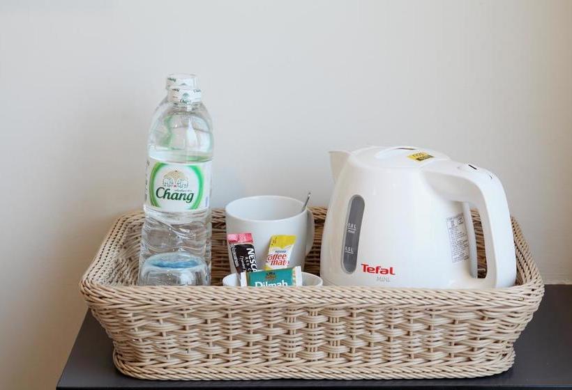 בית מלון כפרי Bric Box  Buriram