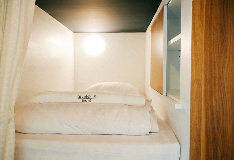 Give Me 5 Hostel