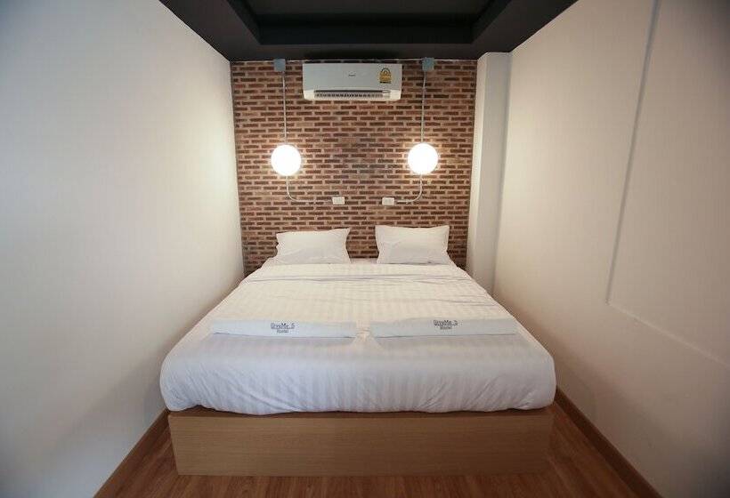 Give Me 5 Hostel