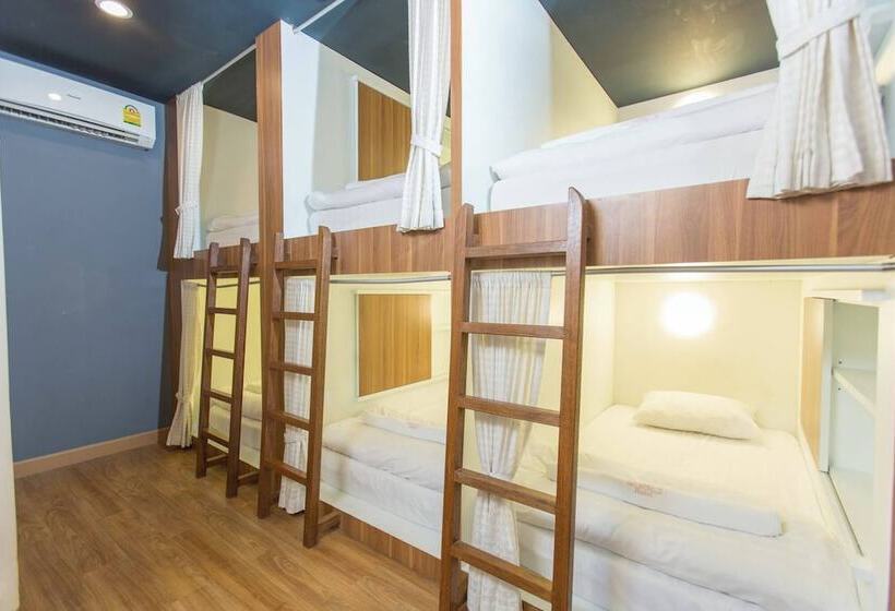 Give Me 5 Hostel