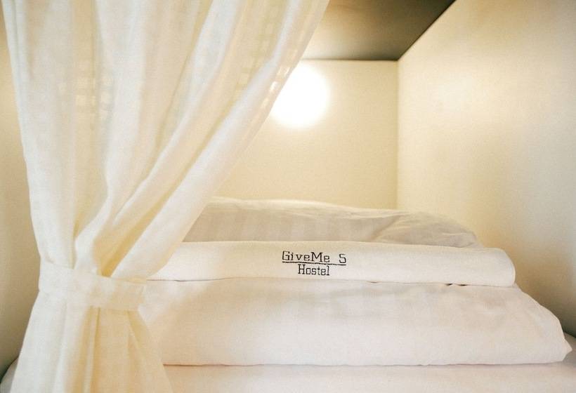 Give Me 5 Hostel