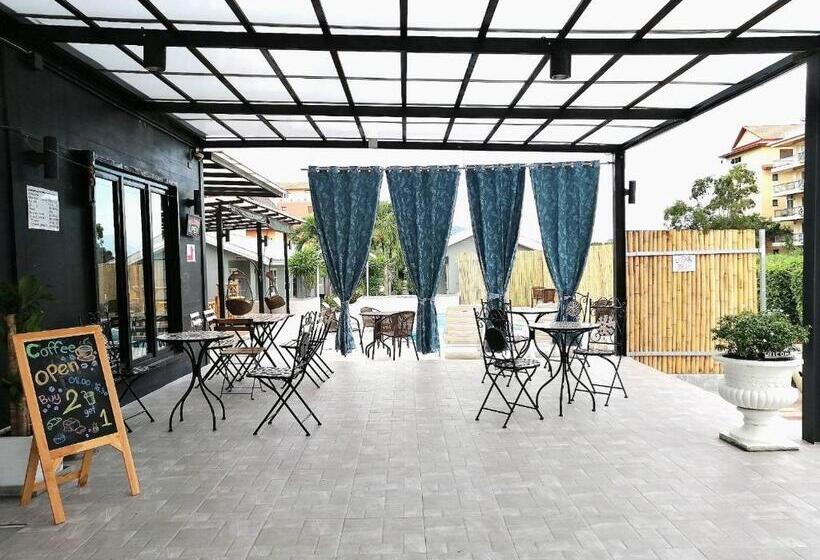 فندق 1715 House & Caff Resort, Phuket