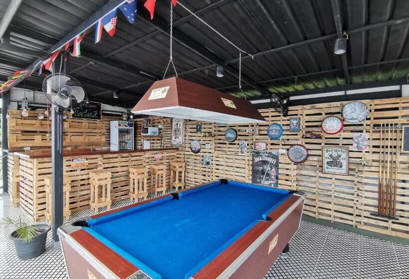 فندق 1715 House & Caff Resort, Phuket