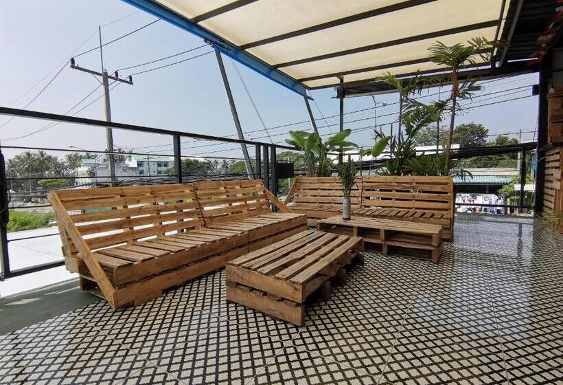 فندق 1715 House & Caff Resort, Phuket