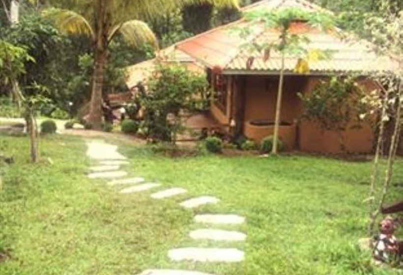 Отель Baan Phuthadol