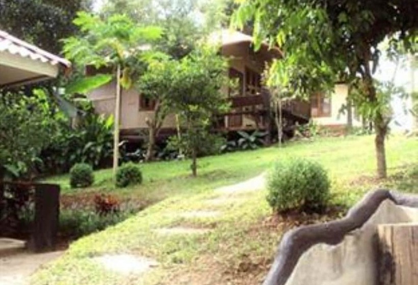 호텔 Baan Phuthadol