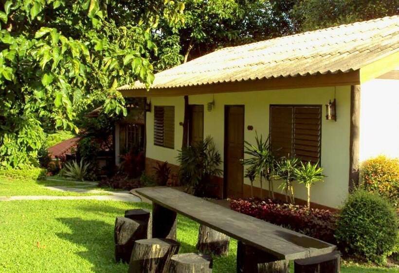 호텔 Baan Phuthadol