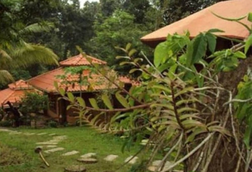 호텔 Baan Phuthadol