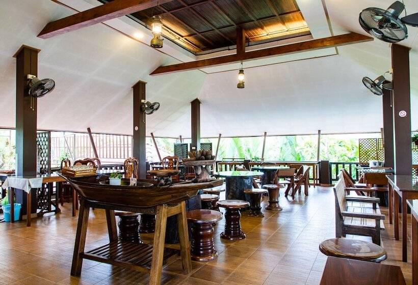 Отель Baanrimnam Resort Trat