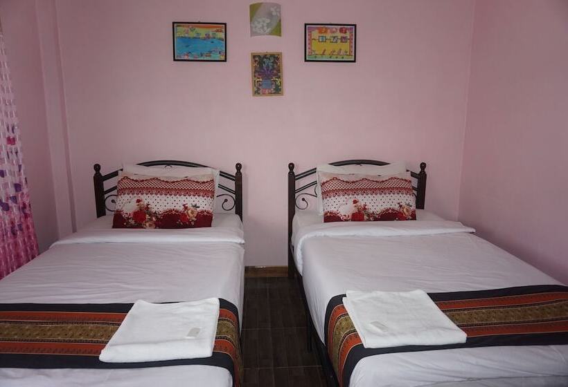 호텔 Bann Kwanlada