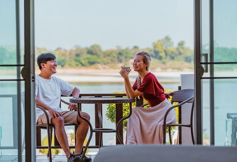 호텔 Chiangkhan River Mountain Resort