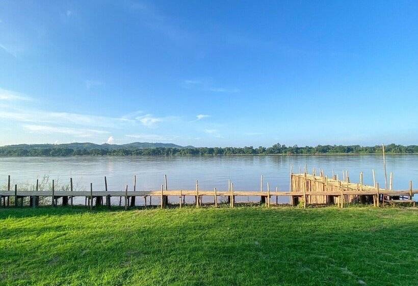 호텔 Chiangkhan River Mountain Resort