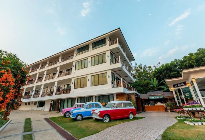 호텔 Chiangkhan River Mountain Resort