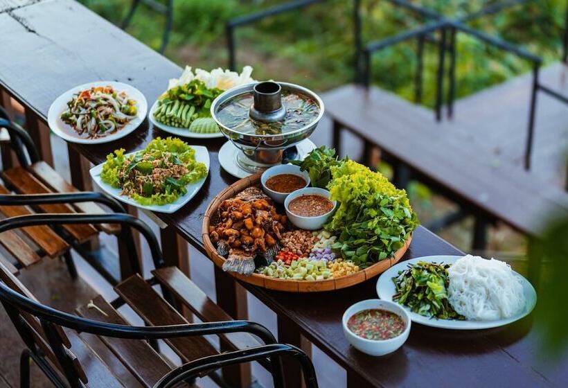 호텔 Chiangkhan River Mountain Resort