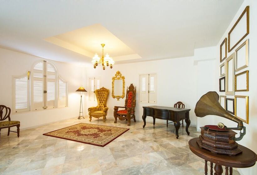 Отель Dharasom Colonial House