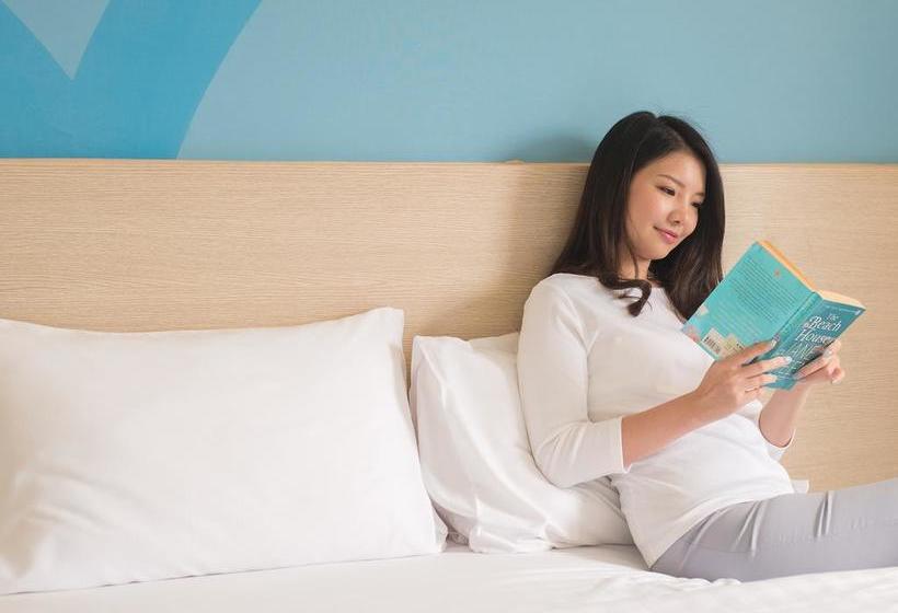 Отель Hop Inn Sakon Nakhon