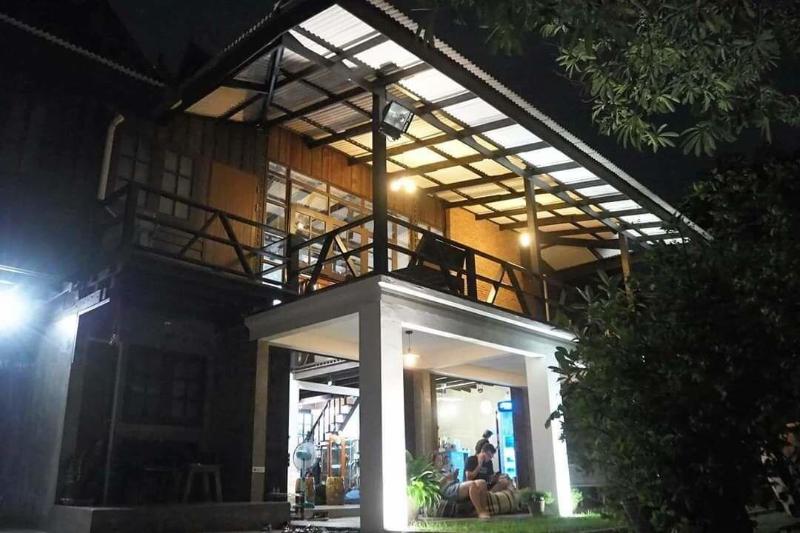 فندق Niwas Ayutthaya