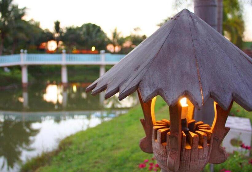 Отель Phuphan Park