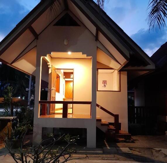 בית מלון כפרי Phuphat Beach