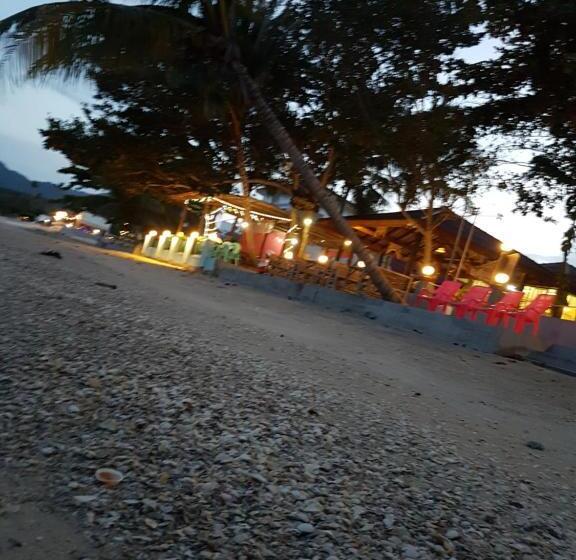 בית מלון כפרי Phuphat Beach