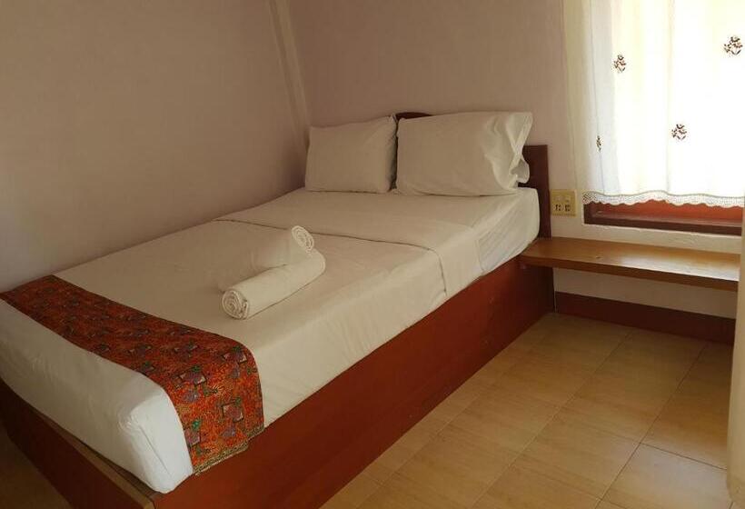 בית מלון כפרי Phuphat Beach