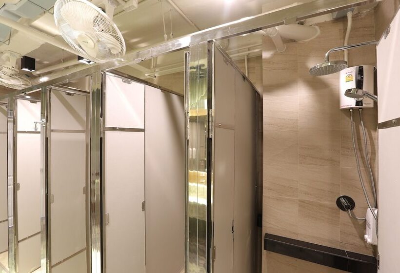 בית מלון כפרי Pop In Hostel Aonang