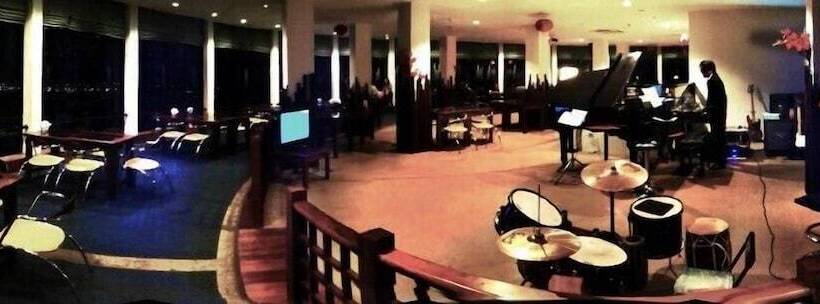 ホテル River City