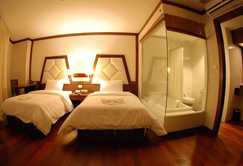 ホテル River City