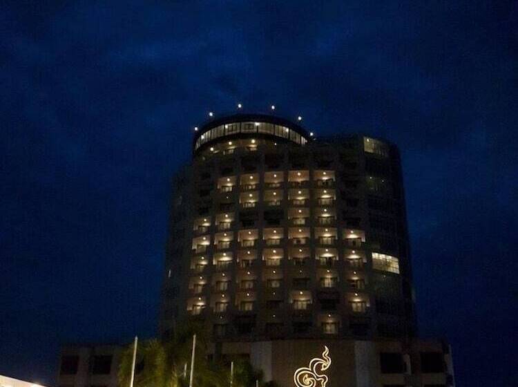 ホテル River City