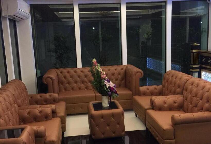 ホテル Samranchaykhong