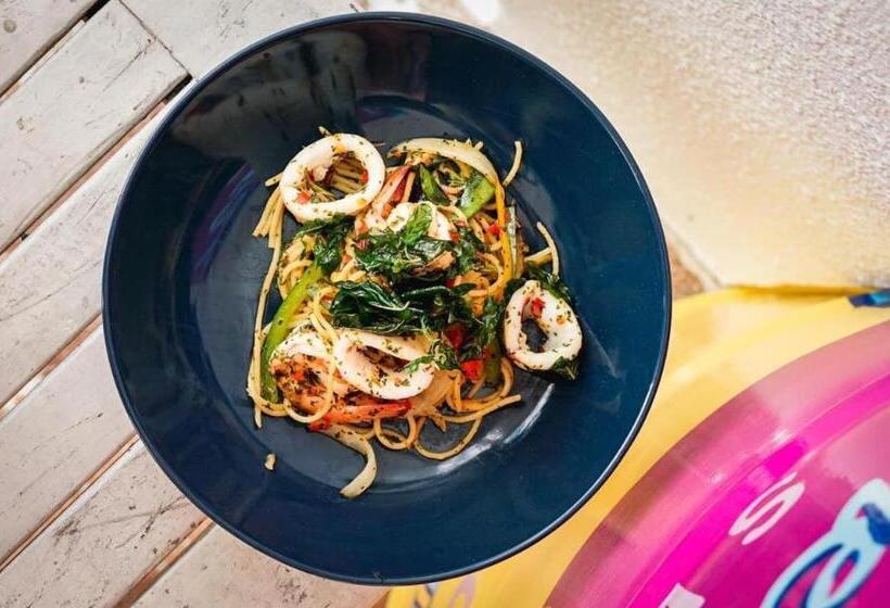 Отель The Loft Seaside Sriracha