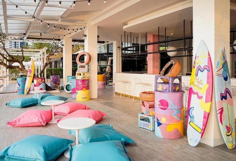 Отель The Loft Seaside Sriracha