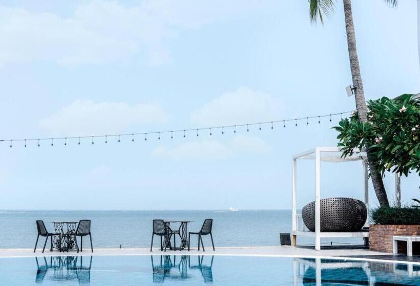 Отель The Loft Seaside Sriracha