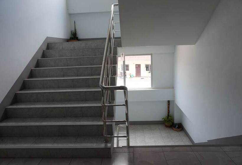 酒店 The Riverfront Place