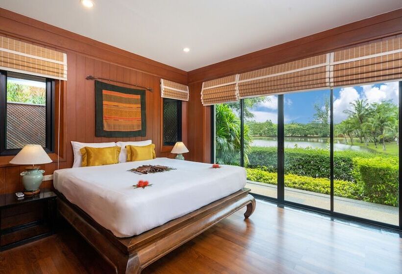 Nai Harn Baan Bua Villas