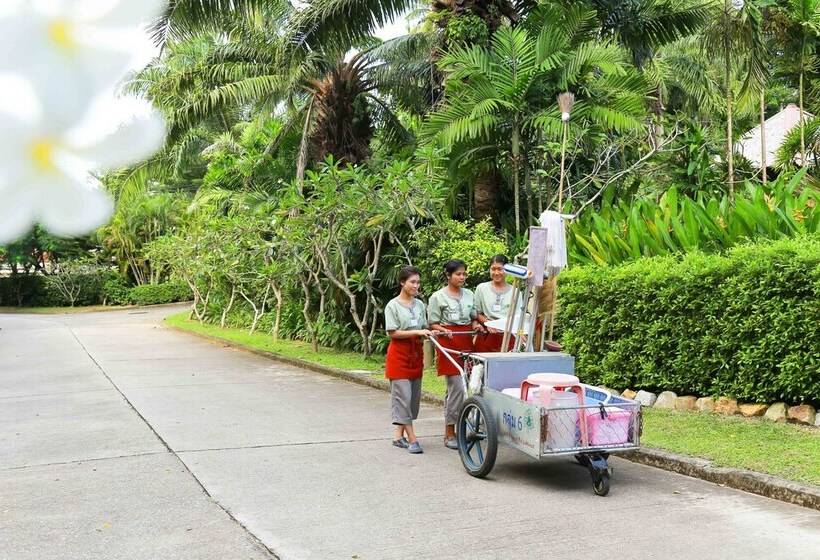 Nai Harn Baan Bua Villas