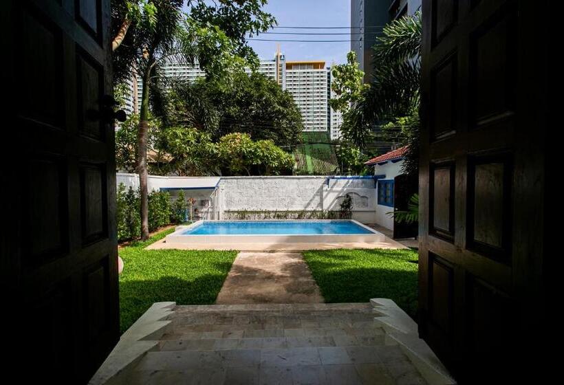 Natural Park Resort Pattaya