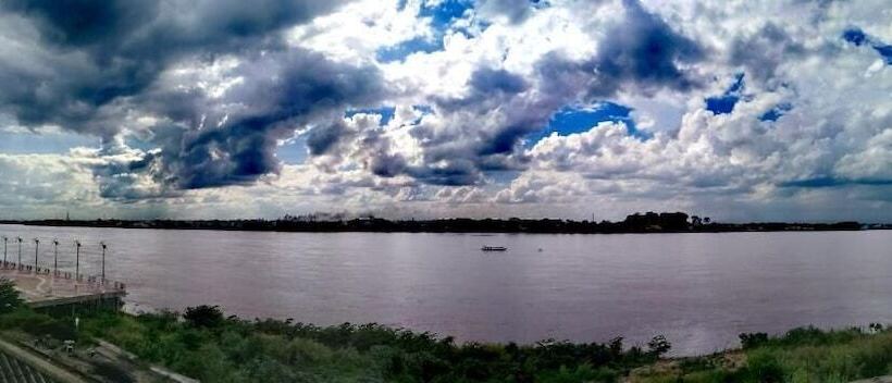 פנסיון Just Mansion Nong Khai