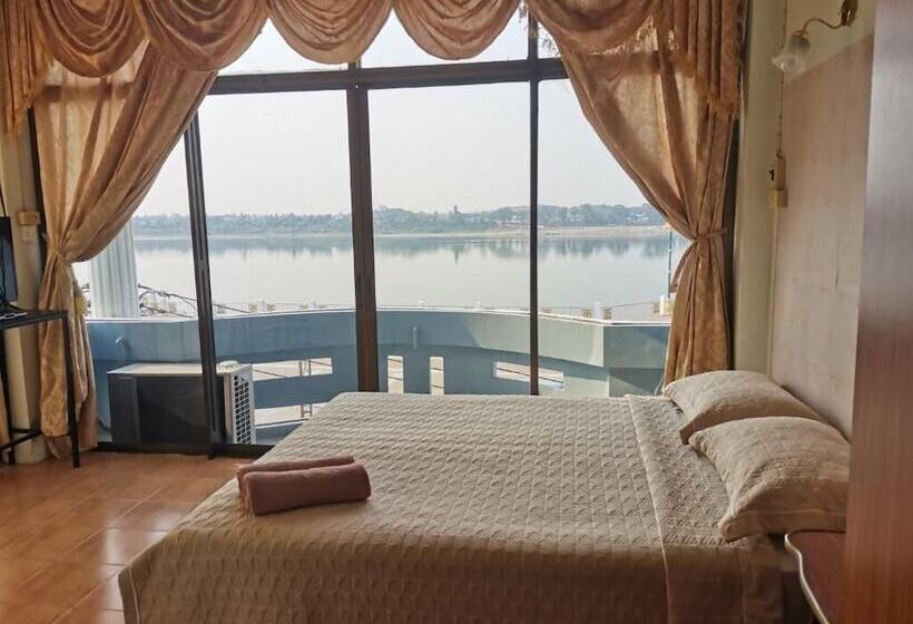 פנסיון Just Mansion Nong Khai