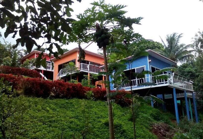 استراحتگاه Baan Chuthamanee